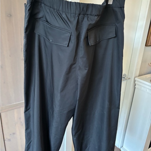 Babaton Women’s Black Nylon Cargo Pant - Picture 2 of 6